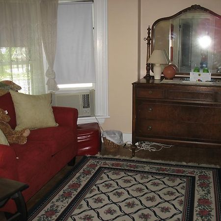 Hugging Bear Inn Bellows Falls Extérieur photo