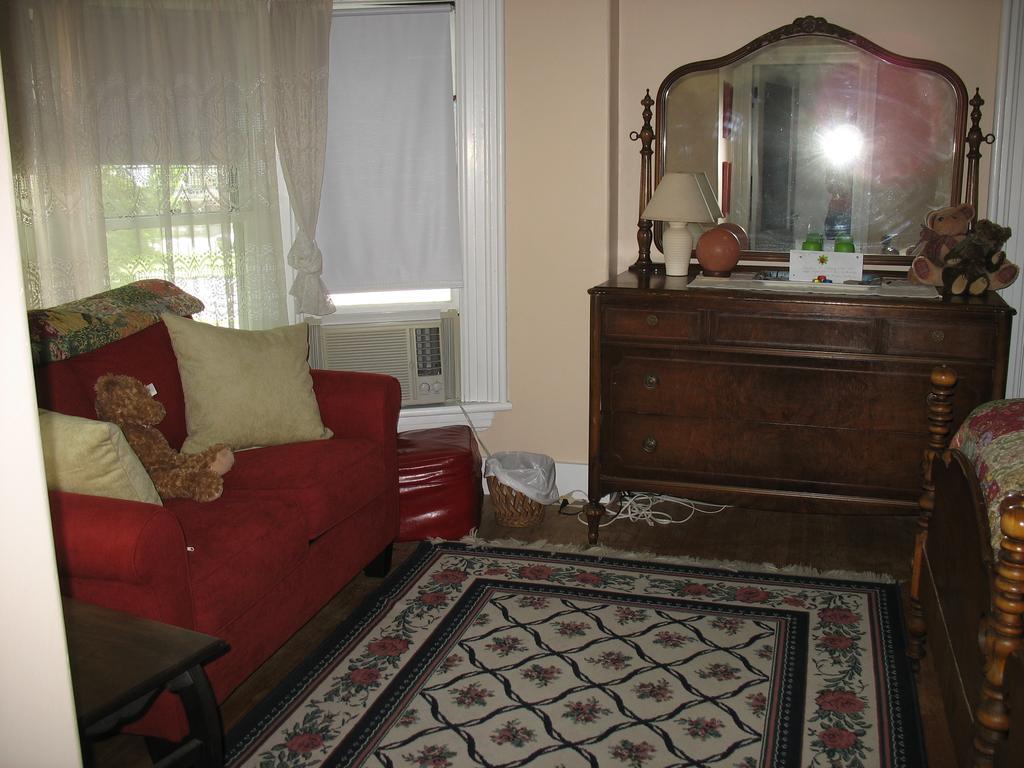 Hugging Bear Inn Bellows Falls Extérieur photo