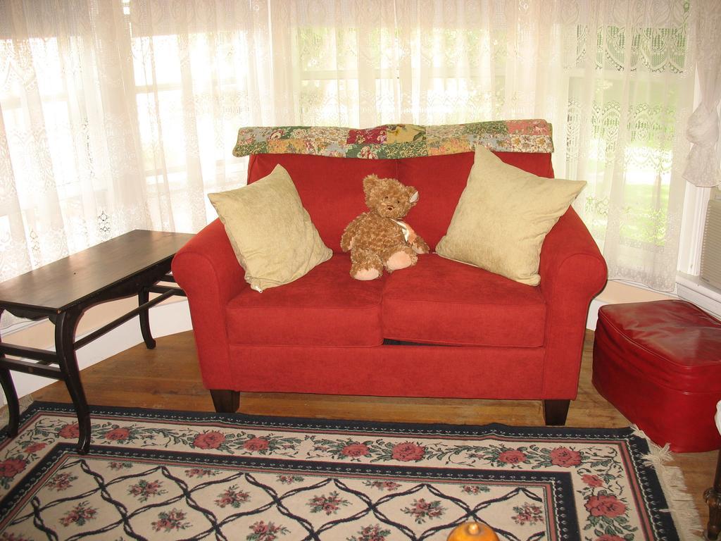 Hugging Bear Inn Bellows Falls Extérieur photo