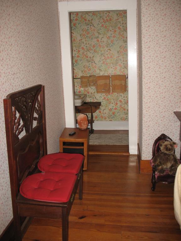 Hugging Bear Inn Bellows Falls Extérieur photo