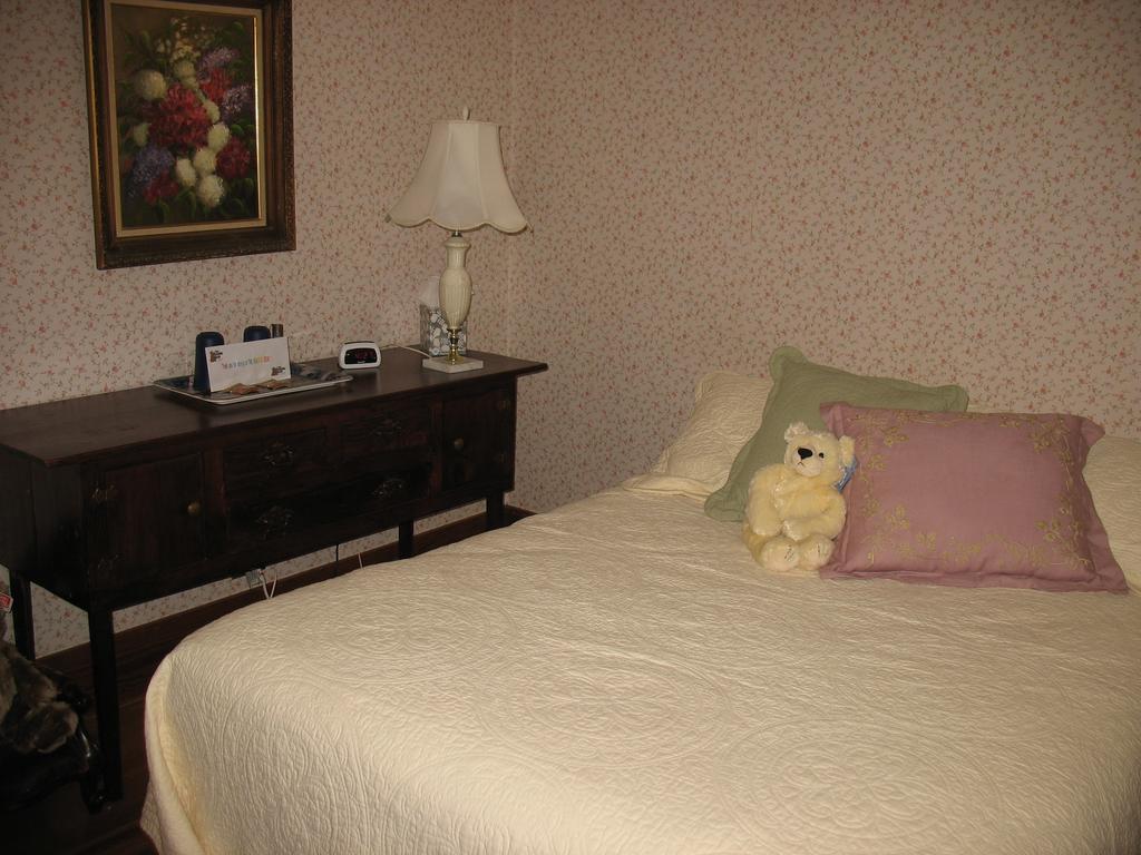 Hugging Bear Inn Bellows Falls Extérieur photo