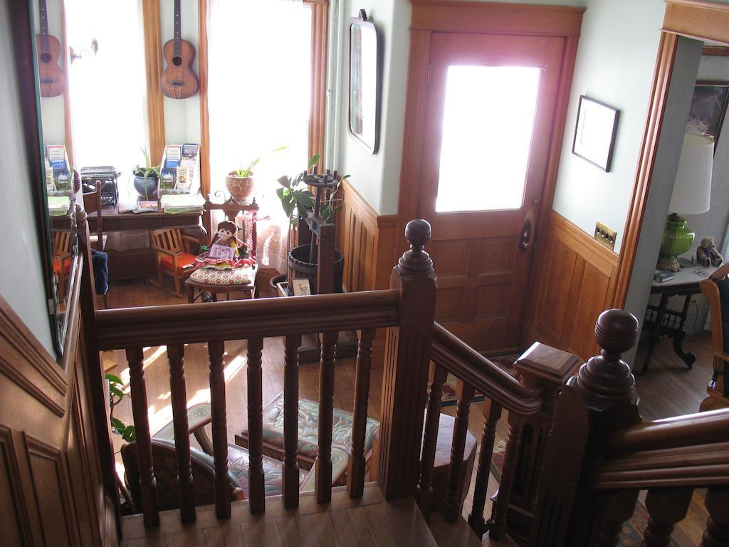 Hugging Bear Inn Bellows Falls Extérieur photo