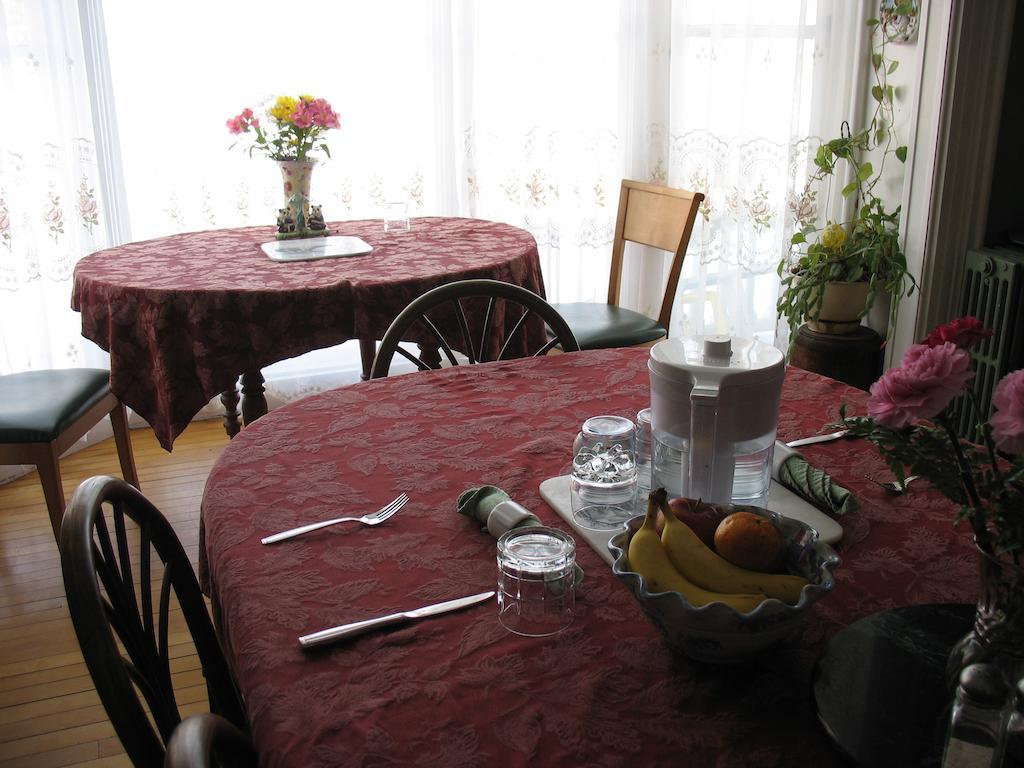 Hugging Bear Inn Bellows Falls Extérieur photo